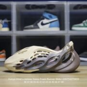 Alien yeezy slippers - Novelty