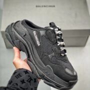 Balenciaga's Fashionable Pops Slippers