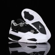 Air Jordan 4 Retro: Black - White Duo