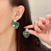 Chanel Enchanting 5 Heart Earrings - Green
