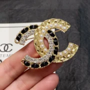 Chanel Glamorous CC Pearl - Crystal Brooch