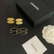 Chanel Sophisticated CC Logo Earrings - Gold/Black