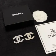 Chanel Timeless Pearl Brooches - Le Temps de Chanel