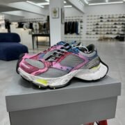 Hoka One One Bondi 7 Pink Gray Runners