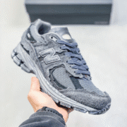 NB 2002 ml2002r 01: Iconic Look, Unparalleled Fit