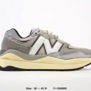 New Balance Casual: Grey Sneaker Style