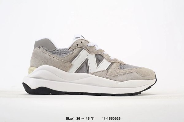 New Balance 11 - 1550926: Gray Sneaker