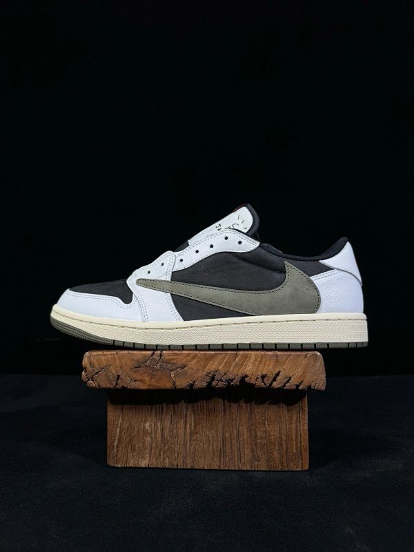 Nike Air Jordan 1 Low OG x Travis Scott: Black Edge