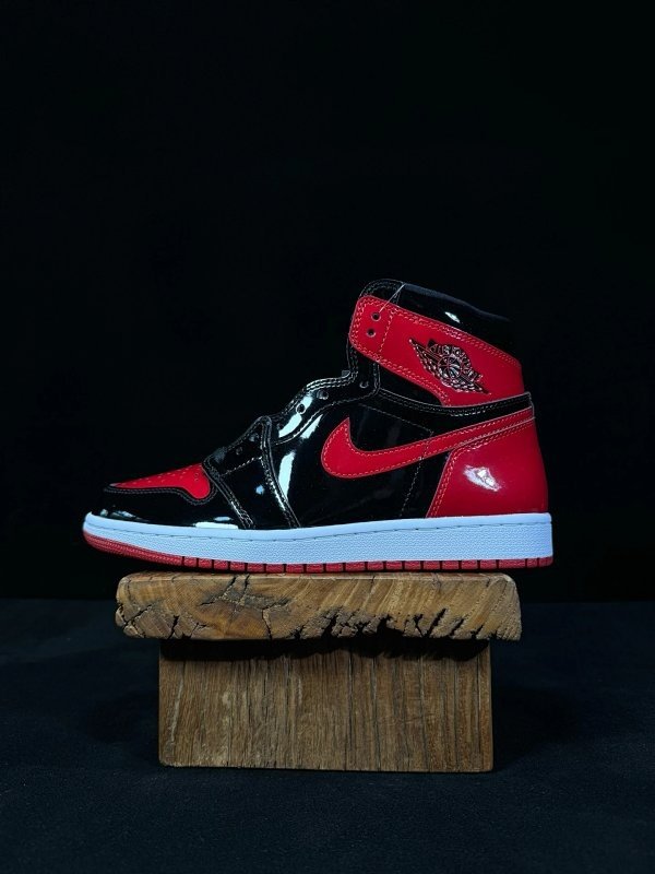 Nike Air Jordan 1 Retro High OG Black-Red Strike