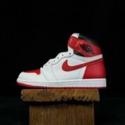 Air Jordan 1 Retro High OG: Red White Splash