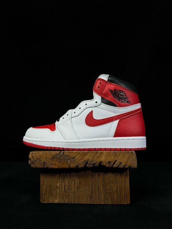 Air Jordan 1 Retro High OG: Red White Splash