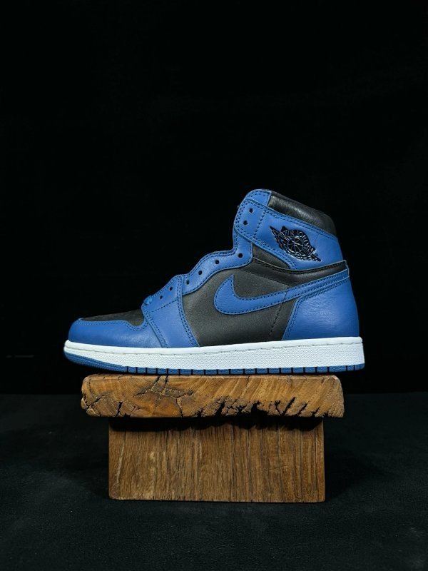 Air Jordan 1 Retro OG - Classic Black/Blue Kicks
