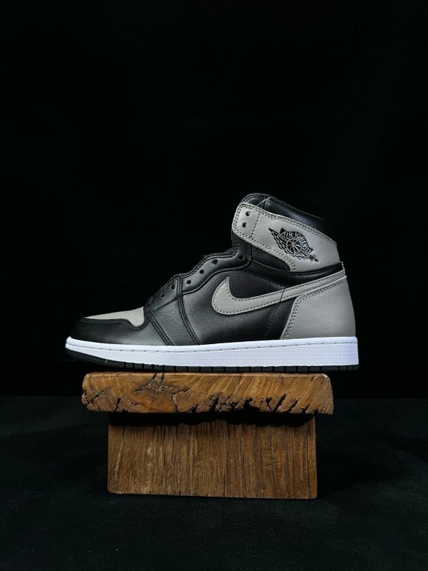 Nike Air Jordan 1 Retro OG - Black/Grey