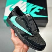 Nike: Sleek Air Shoe Black Design