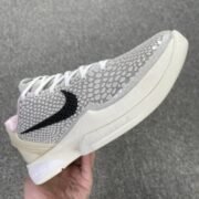 Nike Sneakers: Sophisticated Gray