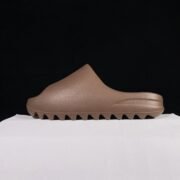 YEEZY Slide Brown Rustic Charm