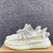 Yeezy boost - Trendy Footwear