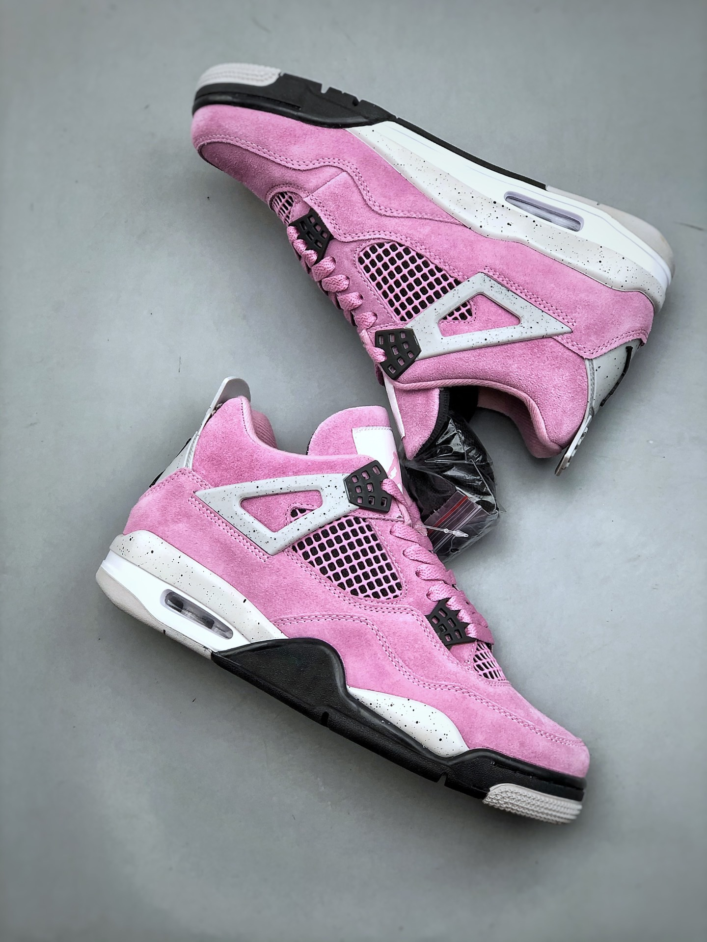 Air Jordan 4 Orchid: Valiant Man's Pick